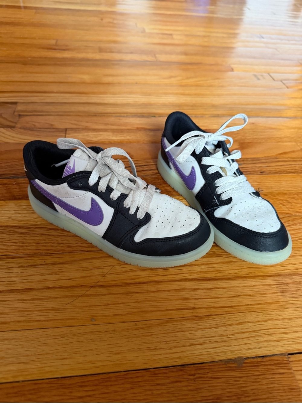 Jordan Kids Glow in the dark Black, White & Purple Low-Top Sneakers